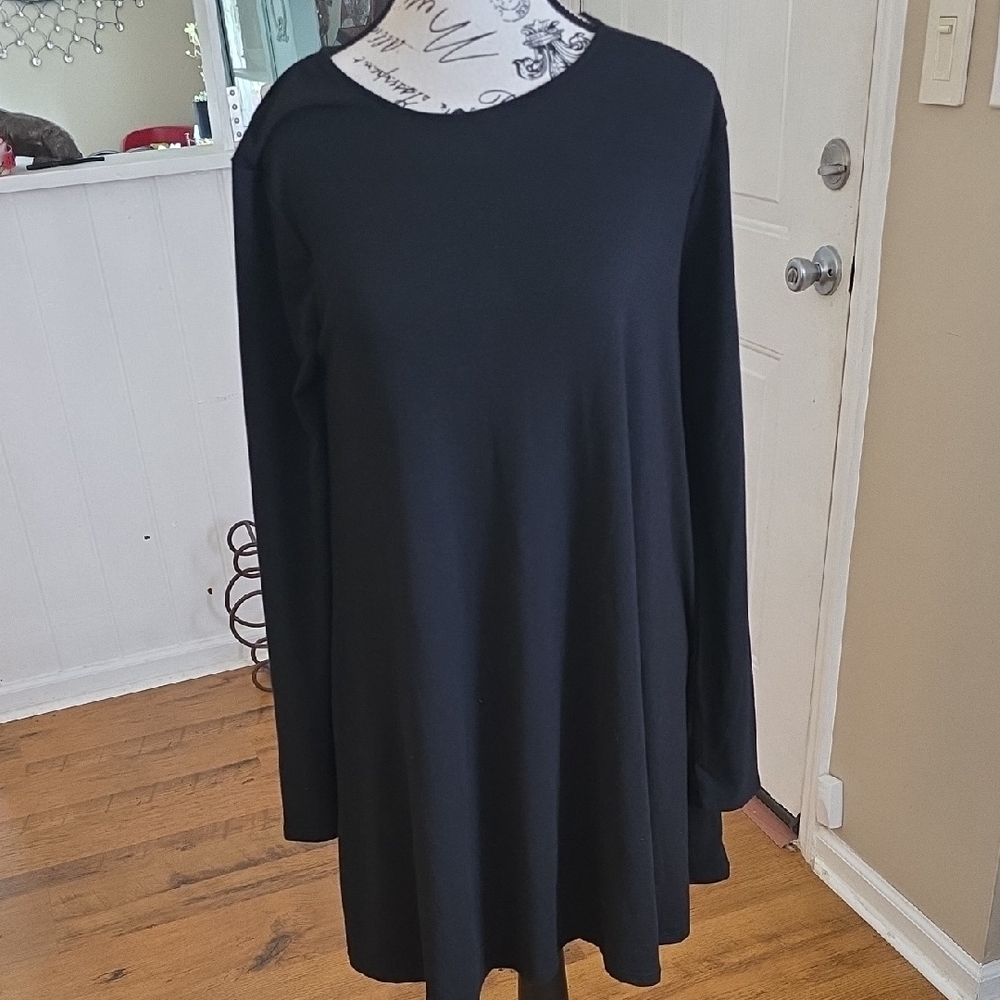 3/$20 Zenana Outfitters Black Long Sleeve Tunic
